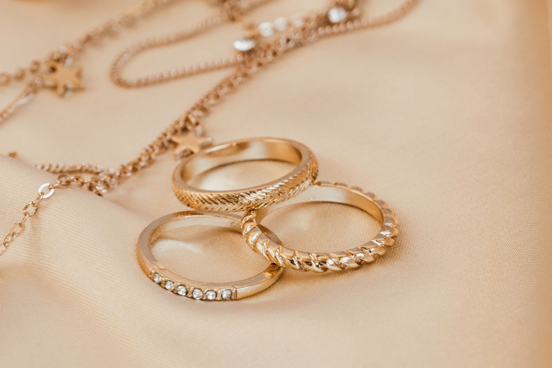 Differences Between 14K, 18K, and 24K Gold and Their Real-World Uses